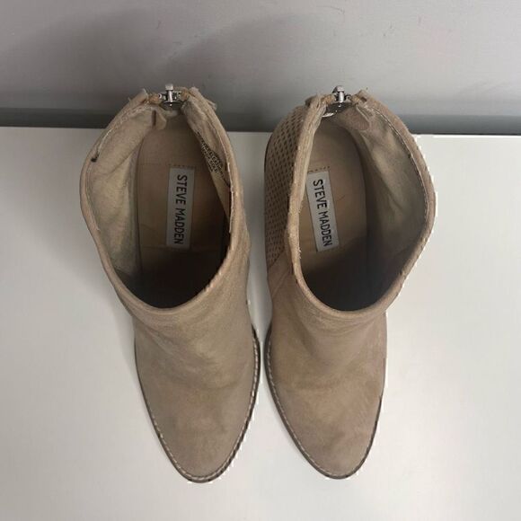 Steve Madden Tan Suede Boots Replay Heeled Ankle Size 8 Taupe Beige - Picture 3 of 8